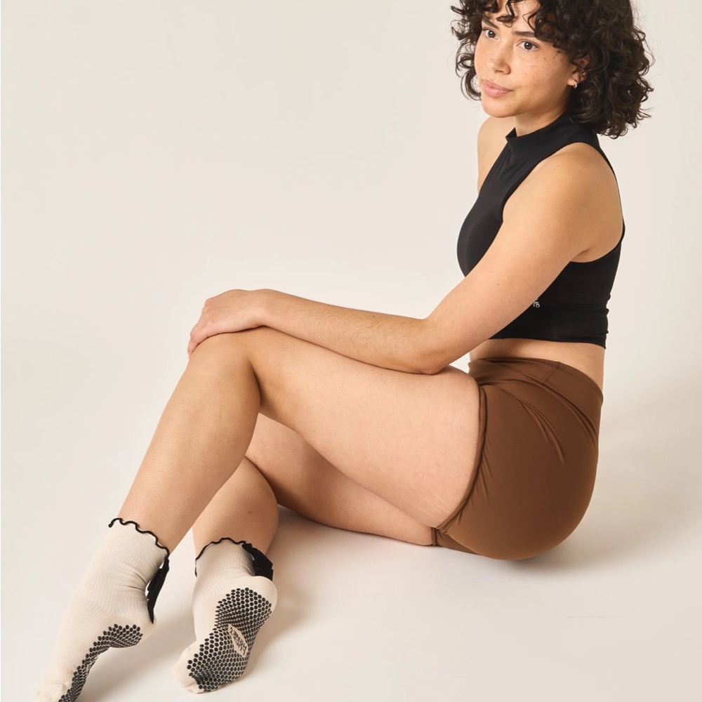 Lucky Honey Juliet Black Velvet Bow Grip Sock Cream Sock Pilates Barre - Picture 3 of 4